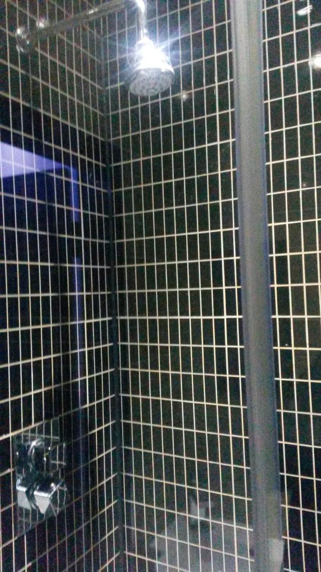 The Crystal Lodge Hotel Croydon Room photo