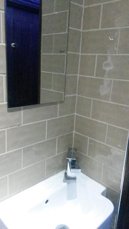 The Crystal Lodge Hotel Croydon Room photo