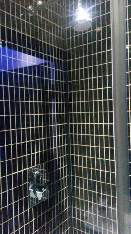 The Crystal Lodge Hotel Croydon Room photo